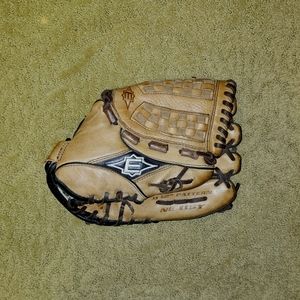 Easton Natural Elite 11.5 inch NE 115 Y Leather Baseball Glove